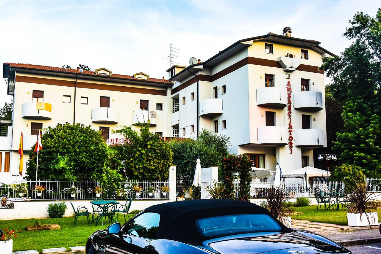 Hotel Ambasciatori กัสโตรกาโรแตร์เม ภายนอก รูปภาพ